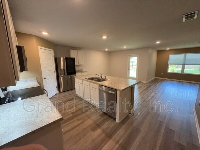 Foto del edificio - 5482 Peach Dr