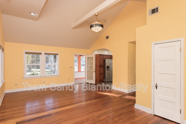 Foto del edificio - 418 Vancouver St