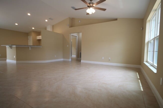 Building Photo - Beautiful 3 Bd/2Ba in Ocala!!