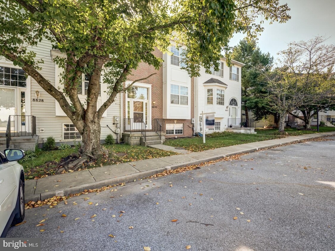 Primary Photo - 8830 Briarcliff Ln