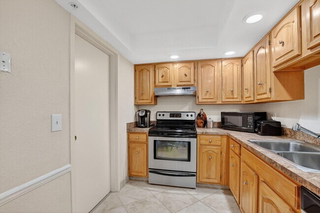 Foto del edificio - 7835 Lakeside Blvd