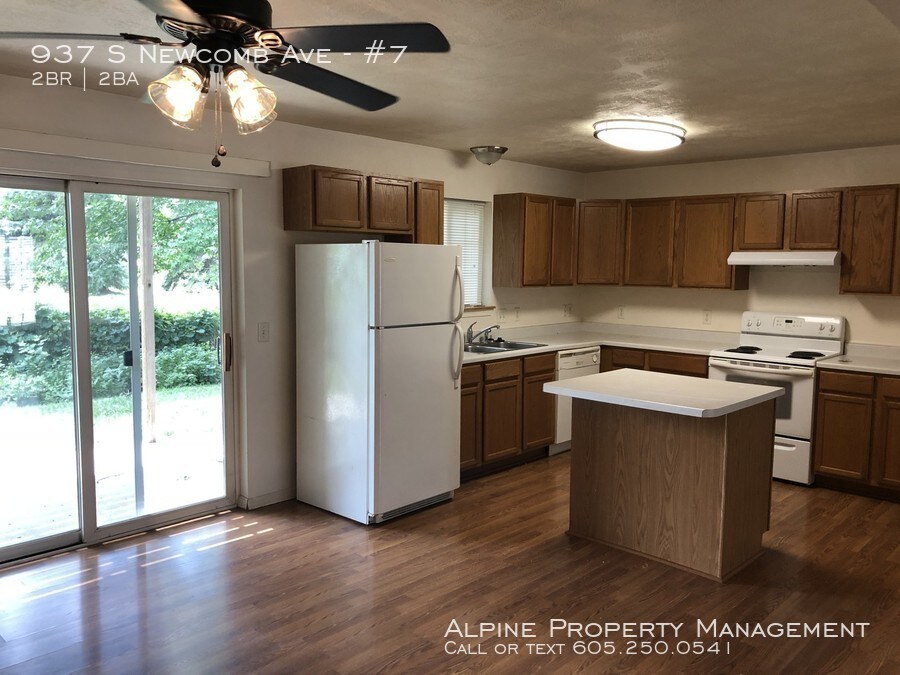 Foto principal - 937 S Newcomb Ave