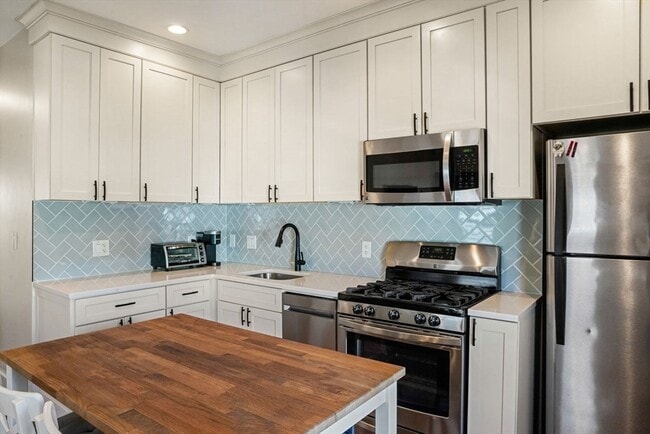 Foto del edificio - 596 E 2nd St