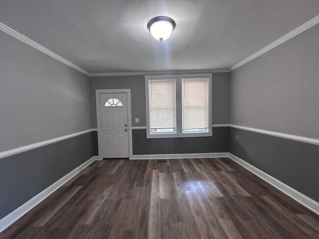 Foto del edificio - Baltimore - 4 Bedrooms and 2 baths Available!