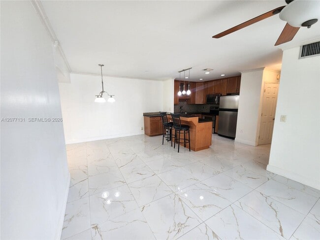 Building Photo - 160 Cypress Club Dr