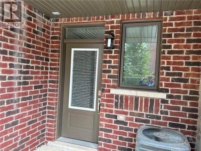 Building Photo - 12 Workman Ln