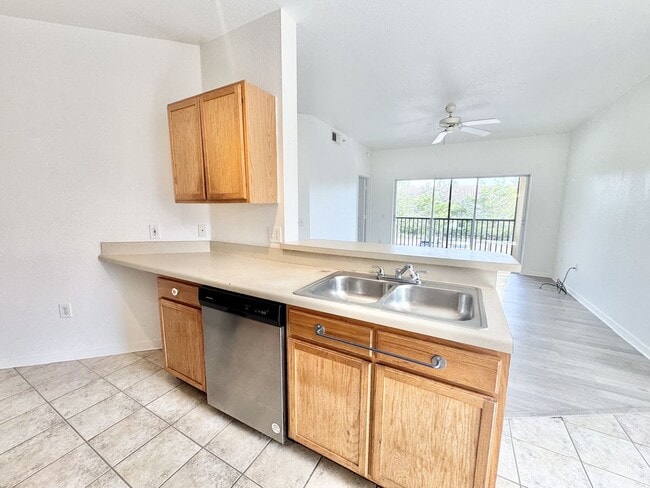 Foto del edificio - ** FAIRWAY PRESERVE ** 2 BED / 2 BATH CONDO - PET OK! - NORTH NAPLES - ANNUAL RENTAL