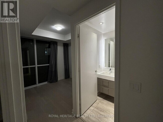 Photo du bâtiment - 1 Yorkville Ave