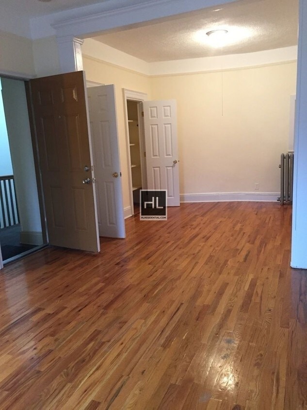 LARGE STUDIO ON STEINWAY Apartment for Rent in Queens, NY