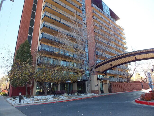 Foto del edificio - 417 E Kiowa St