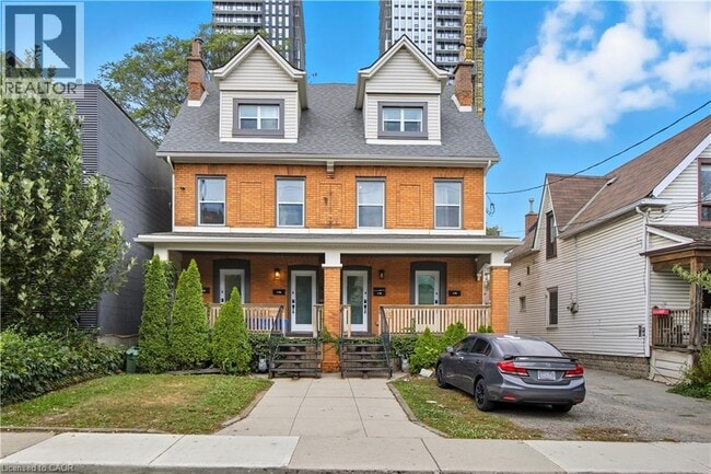 Building Photo - 115 Catharine St N