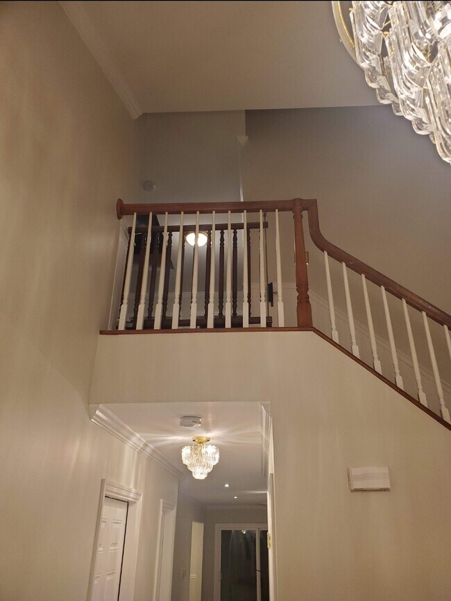 Building Photo - 2 Ginger Dr