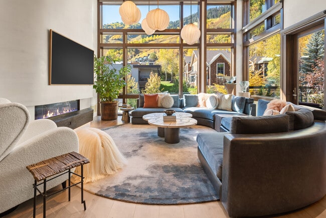 Building Photo - 120 Juan St