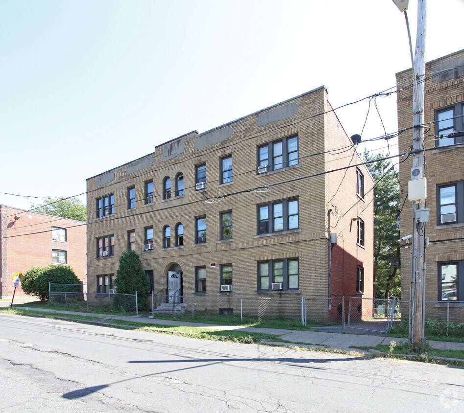 129 Putnam St, New Britain, CT 06051 129 Putnam St New Britain, CT