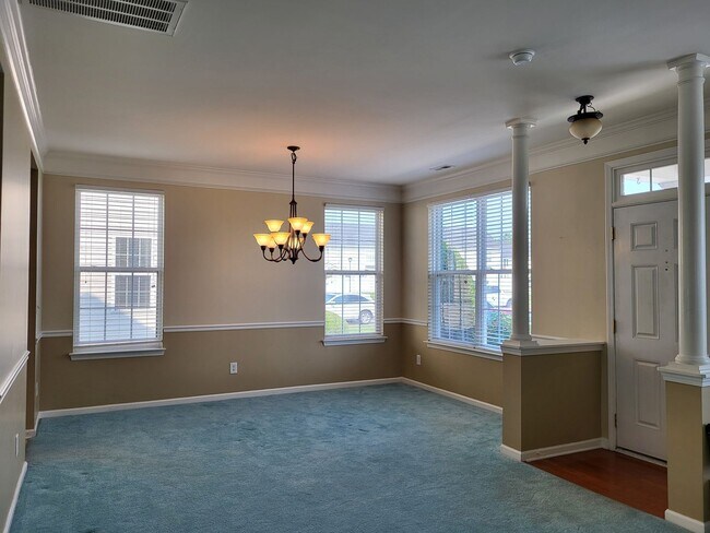 Foto del edificio - 3 bedroom townhouse in Waterside Crossing