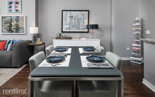 Foto principal - 738 S Clark St
