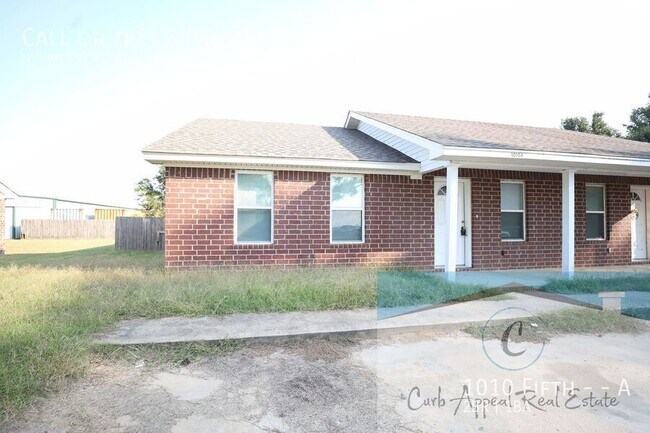Building Photo - Move in special $500!! Spacious 2 bed, 1 f...