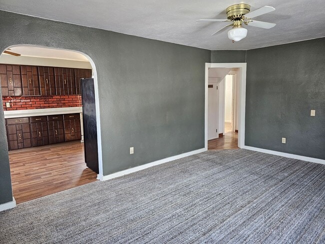 Foto del edificio - Triplex Main