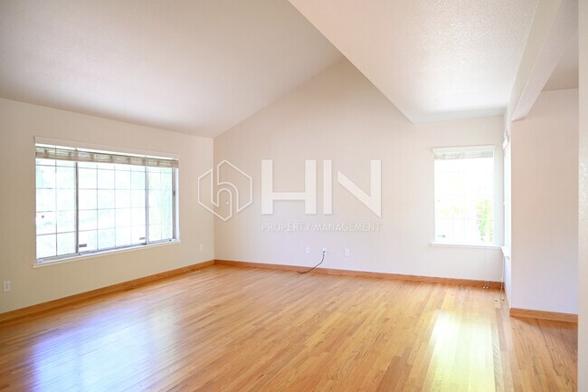 Building Photo - 664 Prada Dr