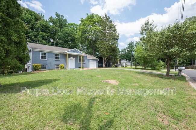 Building Photo - 2369 Brenda Dr SE