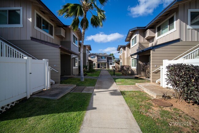 Foto del edificio - CONVENIENTLY LOCATED 2BR/1BA TOWNHOME IN KEALAKAI @ KAPOLEI (Pets Negotiable)