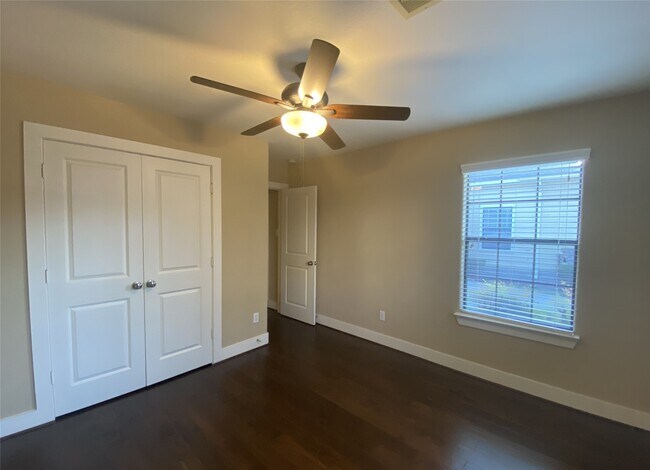 Foto del edificio - 6057 Yale St