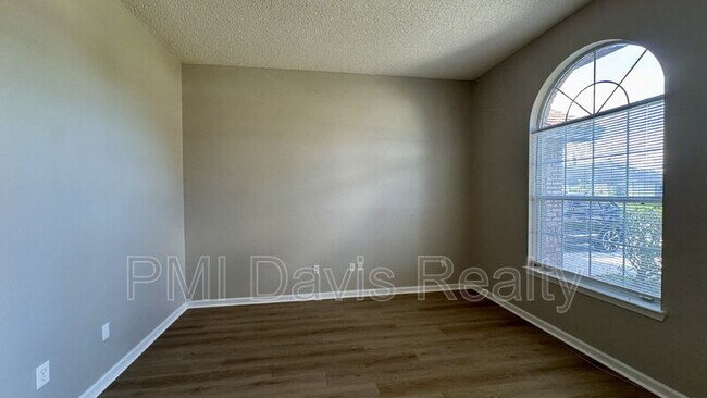 Building Photo - 9092 Camshire Dr