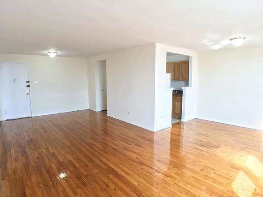 Foto del edificio - 2 bedroom in Bronx NY 10465