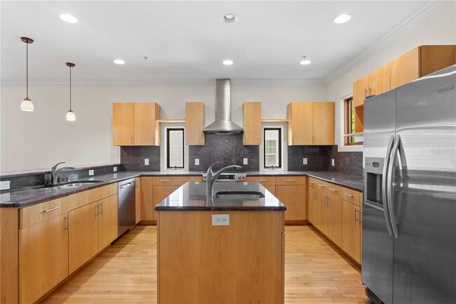 Building Photo - 512 S Glen Ave