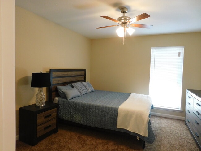 Building Photo - Falls of Bellaire