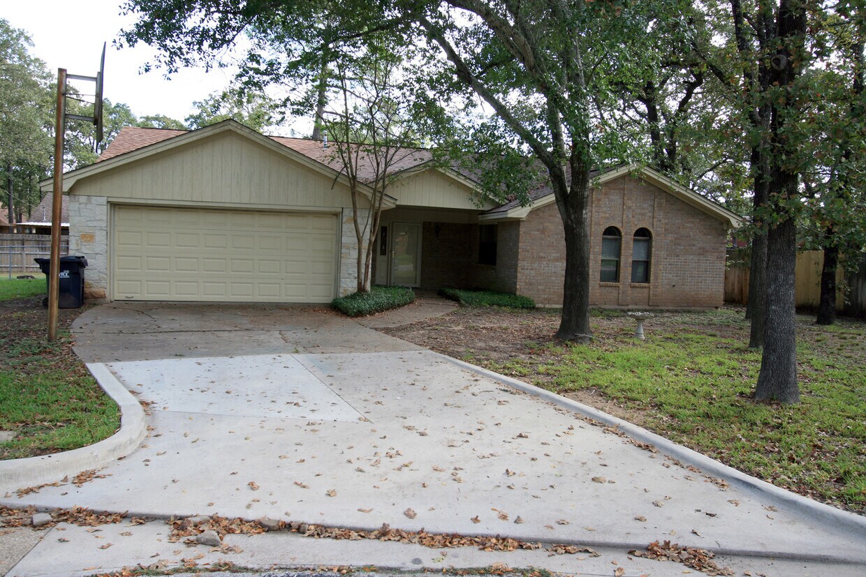 Primary Photo - Great 3/2 CS Home in Raintree