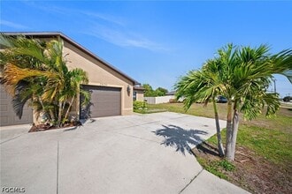 Building Photo - 2820 SW 7th Pl