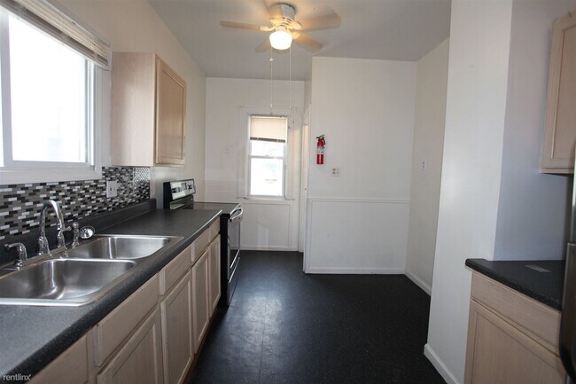 Building Photo - 3 br, 2 bath House - 628 Ashland St