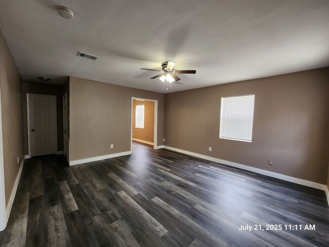 Building Photo - Updated 1 bed/1bath - move in ready