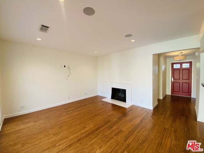 Building Photo - 3392 McLaughlin Ave