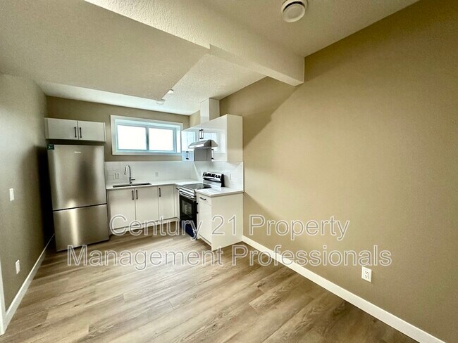 Photo du bâtiment - 19135 29 Ave NW