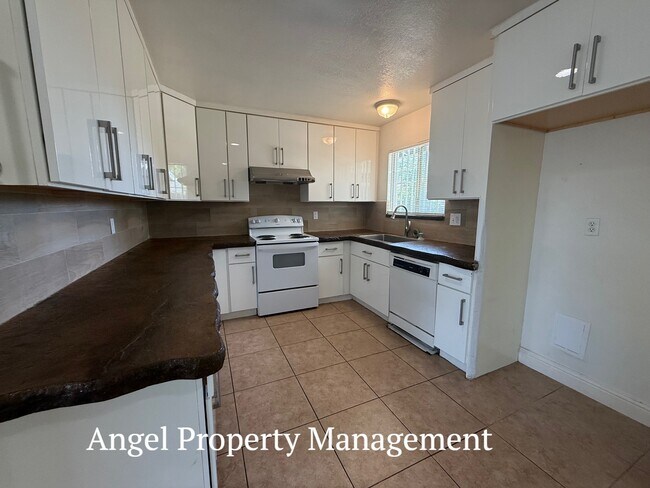 Foto del edificio - 6932 Richman Way