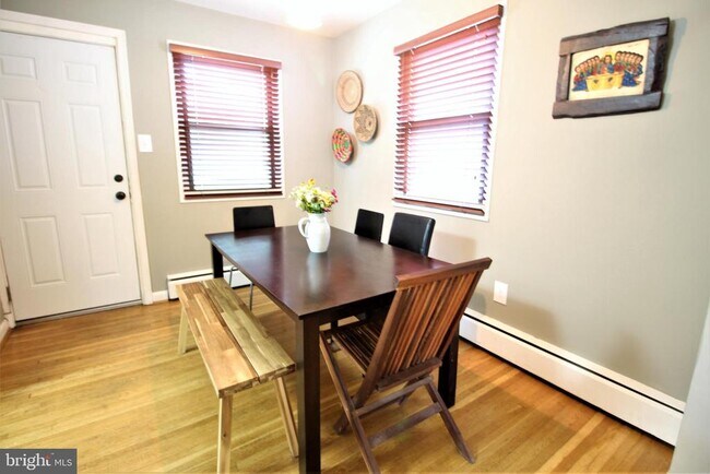Building Photo - 10813 Woodhaven Dr