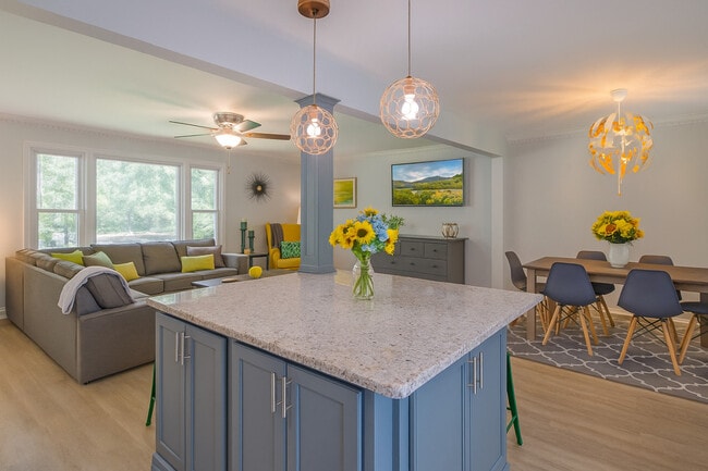 Foto del edificio - 8800 Nightingale Ln