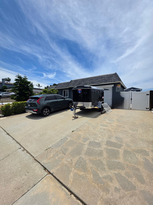 Building Photo - 598 Tam O Shanter Dr