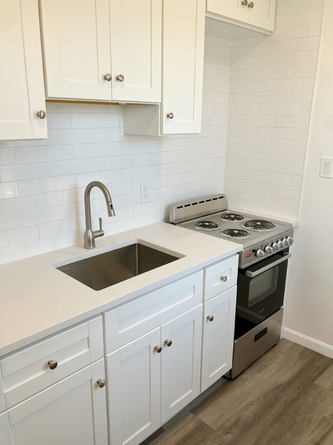 Building Photo - Newly renovated, 1 BED 1 BATH. Available NOW!