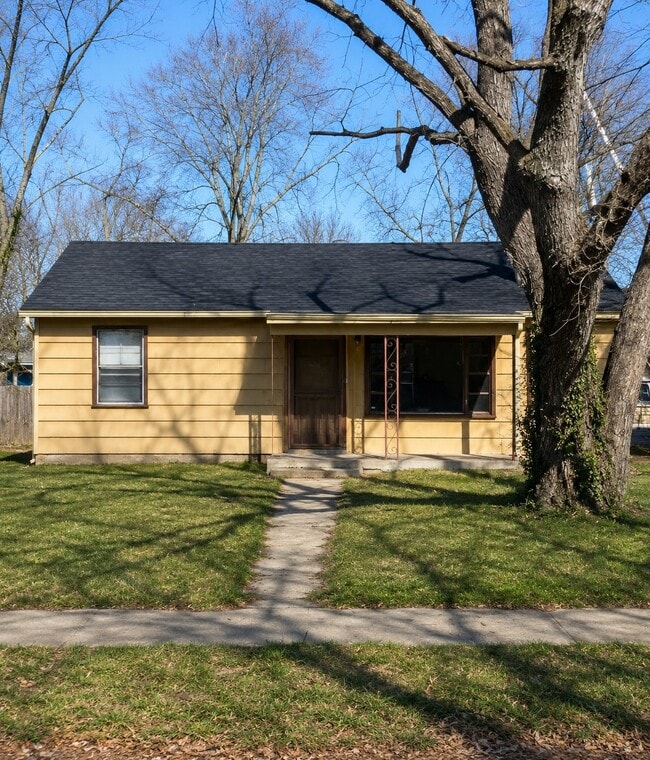 Building Photo - 725 NE Parkway Dr
