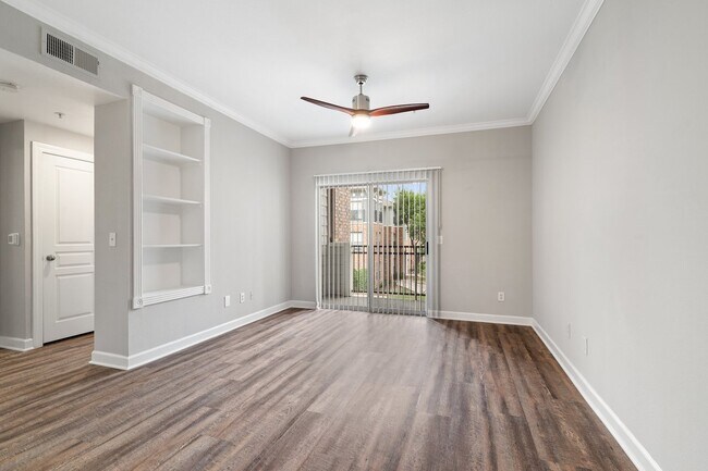 Foto del edificio - 2901 E Mayfield Rd