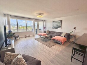 Building Photo - 3111 N Ocean Dr