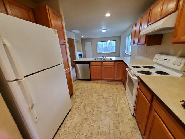 Foto del edificio - Left Side Duplex Available