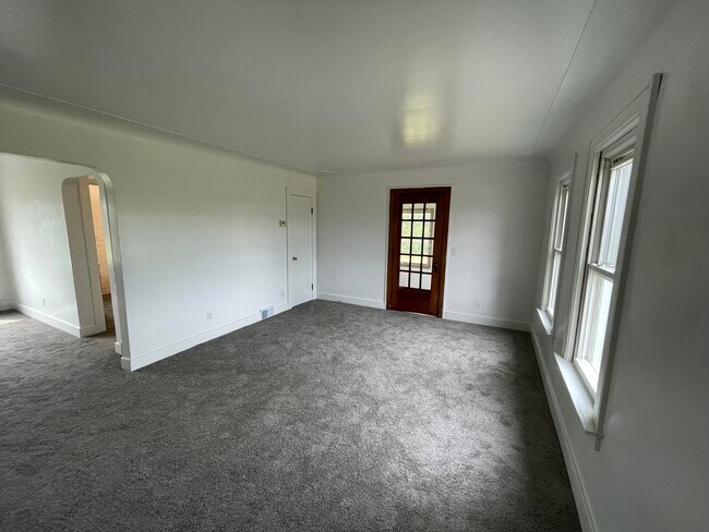 Building Photo - 13431 Crowe Rd