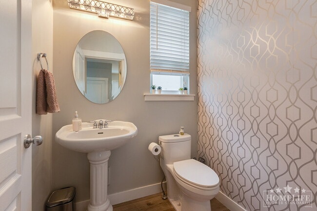 Building Photo - 3 Bed, 2.5 Bath Upper House for Rent – Cla...