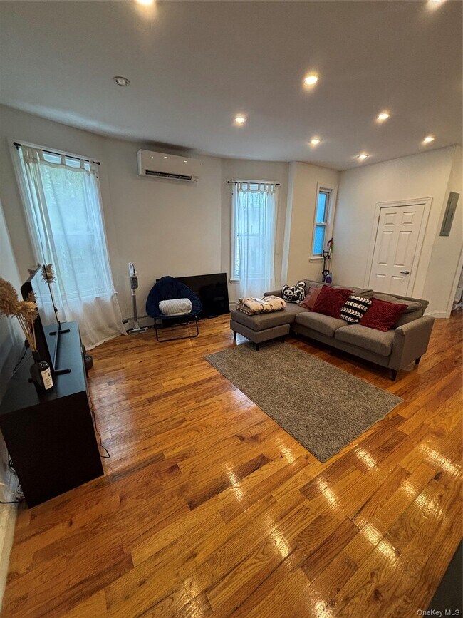 Foto del edificio - 2866 Dudley Ave