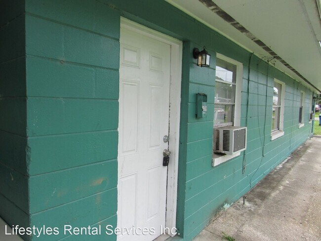 Foto del edificio - 7457-7465 Grant Ave