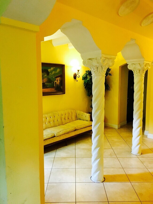 Foto del edificio - 633 W Deming Pl